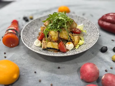 Хрустящие баклажаны с томатами